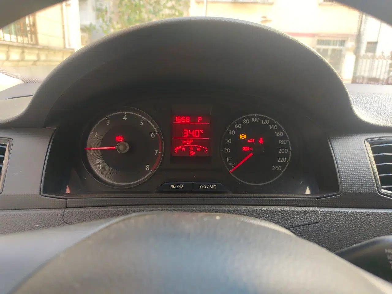 Volkswagen Santana 2016 1.6L Automatic Fashion Edition — миниатюра 11