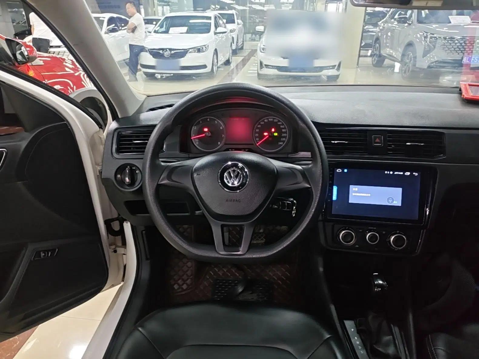 Volkswagen Santana 2016 1.6L Automatic Fashion Edition — миниатюра 13