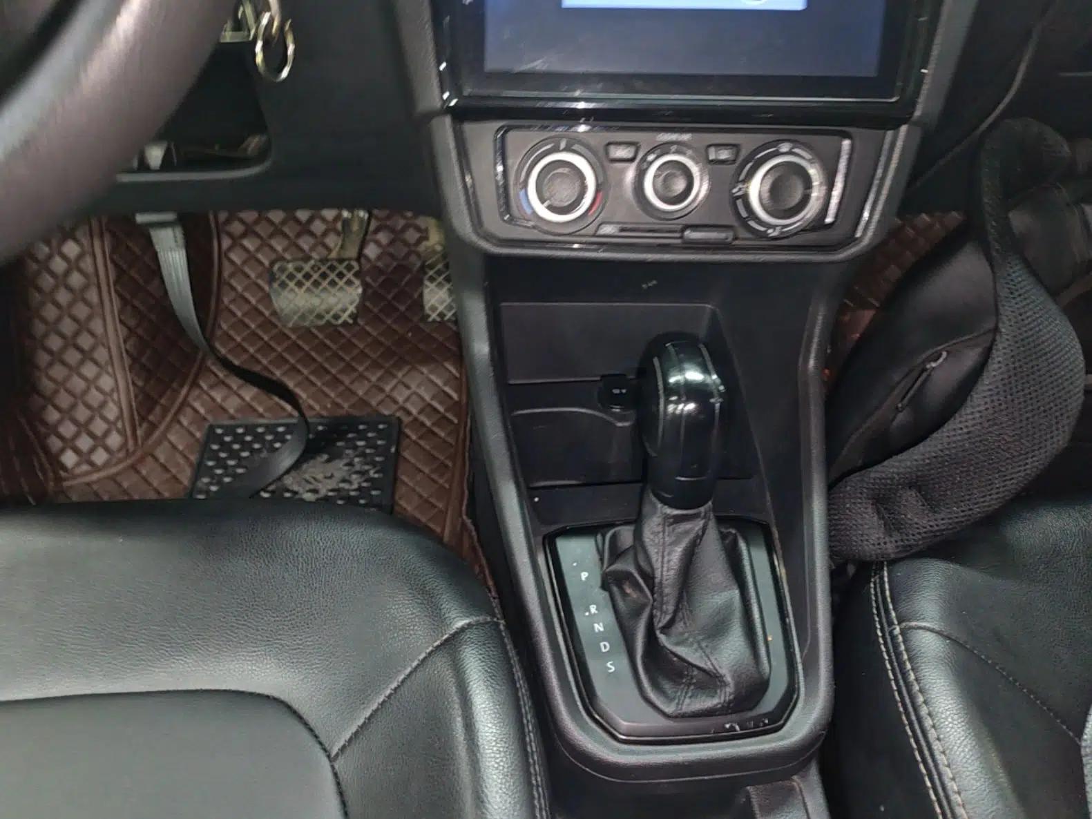 Volkswagen Santana 2016 1.6L Automatic Fashion Edition — миниатюра 16