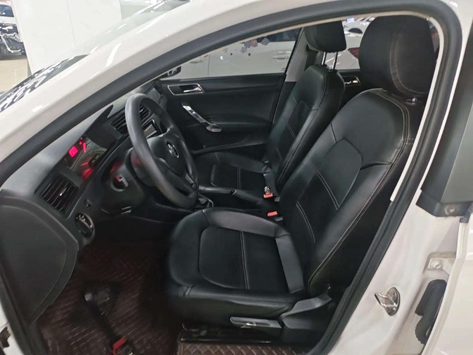 Volkswagen Santana 2016 1.6L Automatic Fashion Edition — миниатюра 17