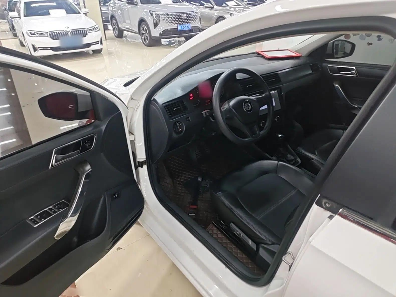 Volkswagen Santana 2016 1.6L Automatic Fashion Edition — миниатюра 18