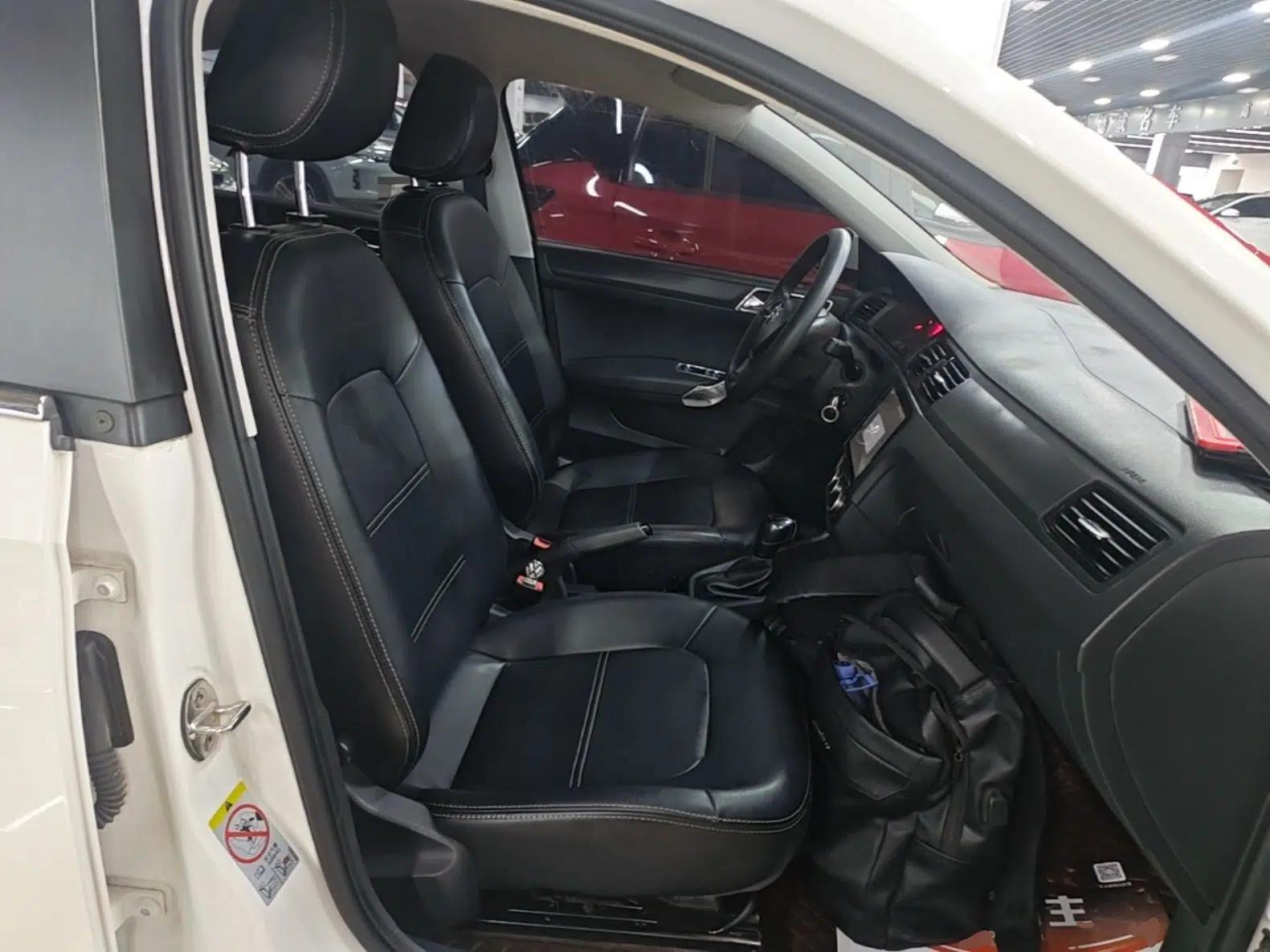 Volkswagen Santana 2016 1.6L Automatic Fashion Edition — миниатюра 19