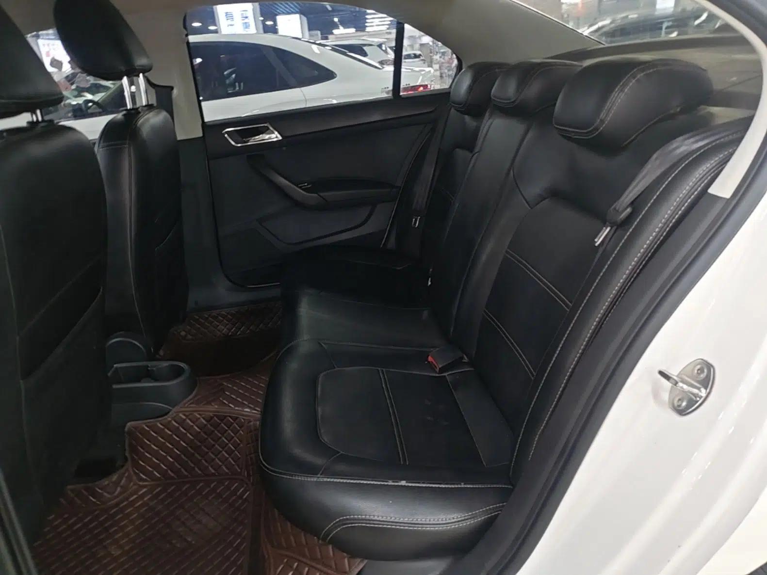 Volkswagen Santana 2016 1.6L Automatic Fashion Edition — миниатюра 20