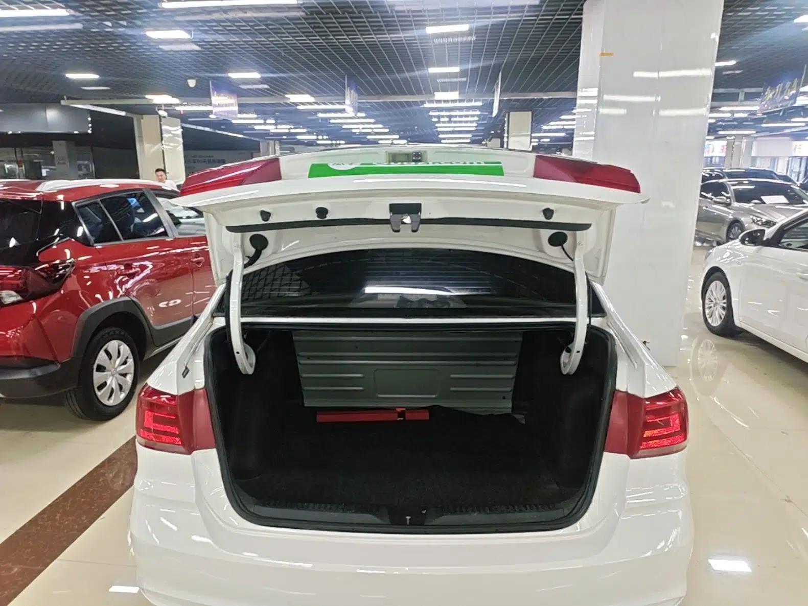 Volkswagen Santana 2016 1.6L Automatic Fashion Edition — миниатюра 22