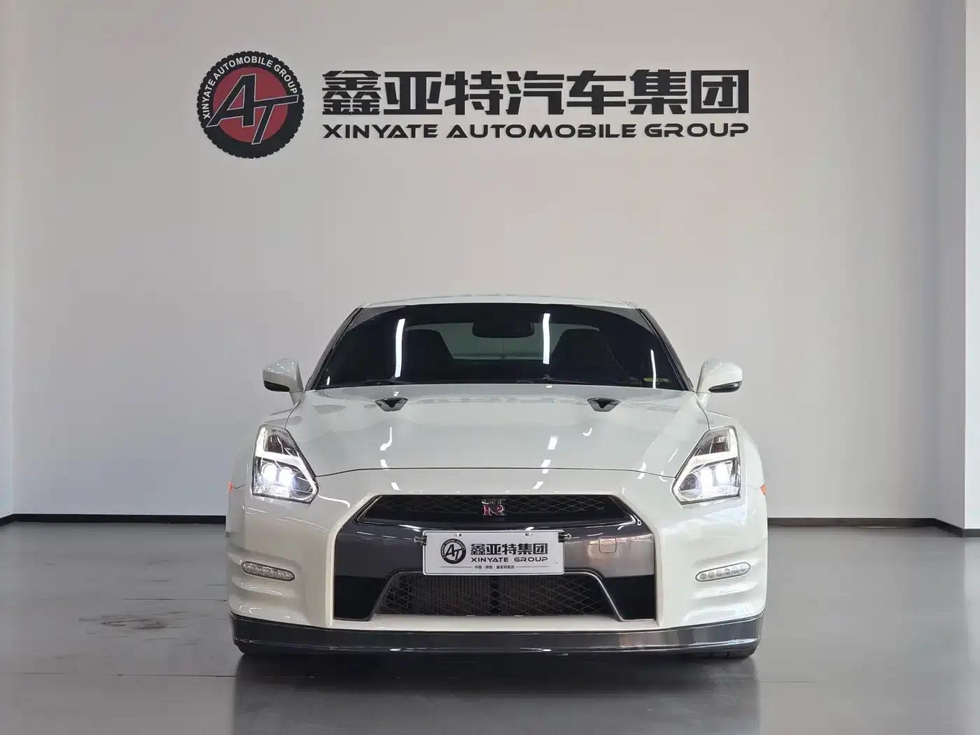 2012 Nissan GT-R 3.8T US Spec — миниатюра 2