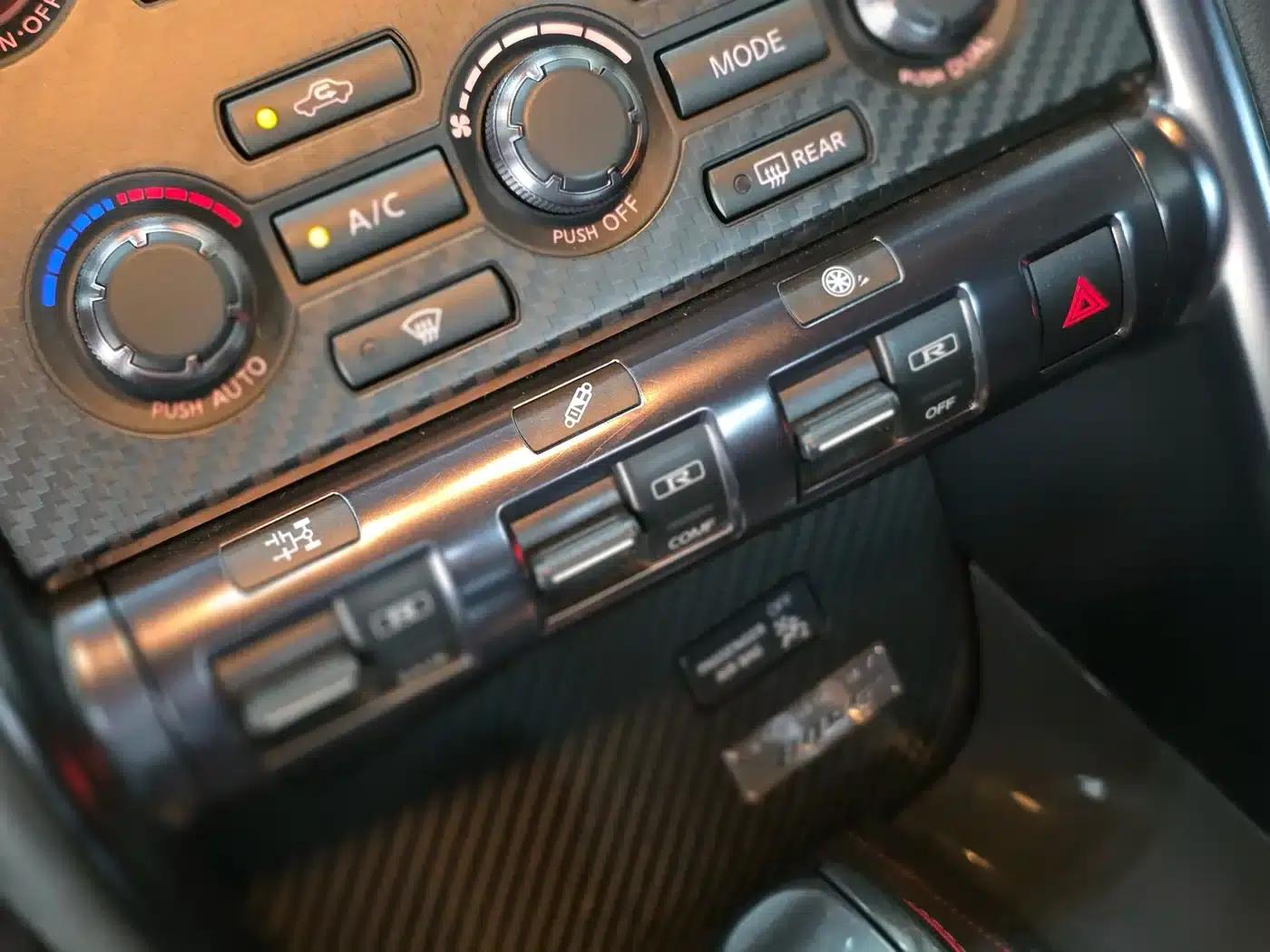 2012 Nissan GT-R 3.8T US Spec — миниатюра 12
