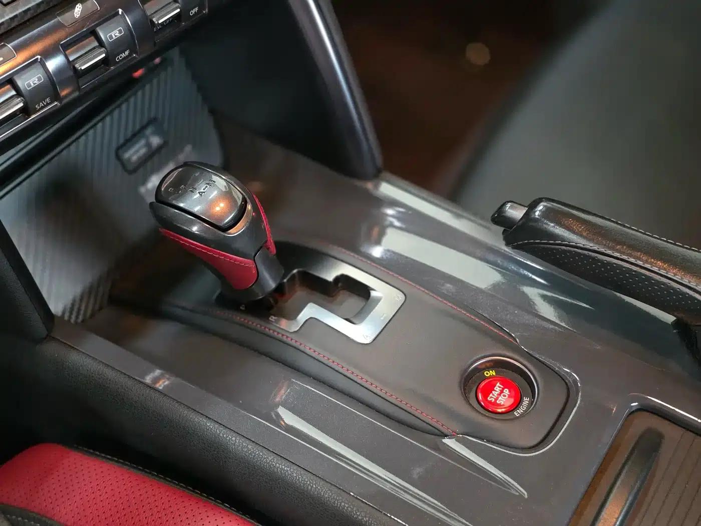 2012 Nissan GT-R 3.8T US Spec — миниатюра 14