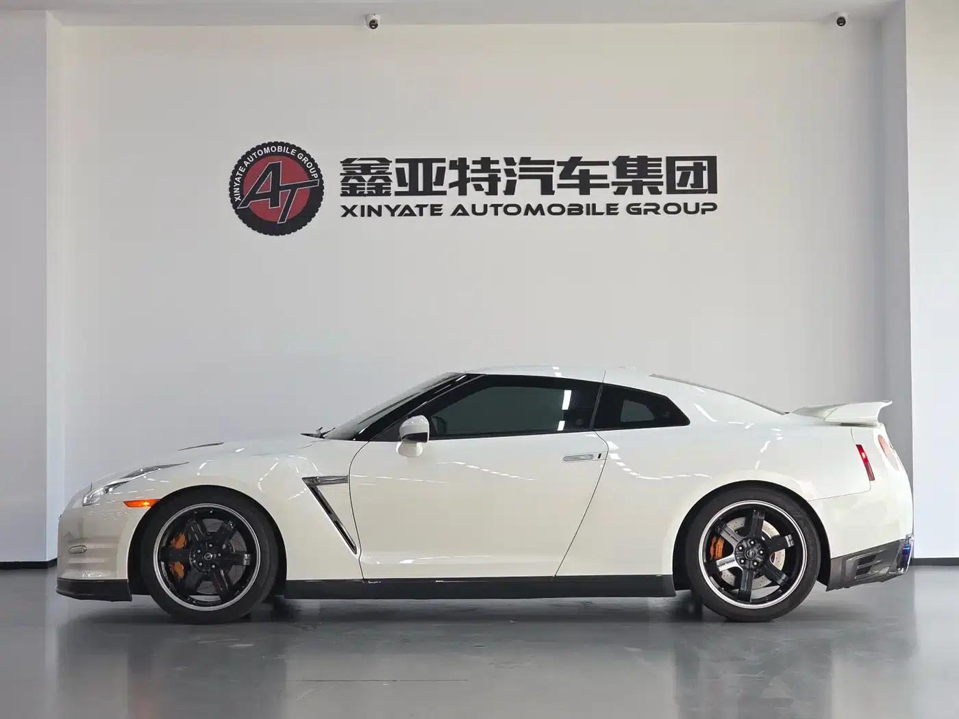 2012 Nissan GT-R 3.8T US Spec — миниатюра 4
