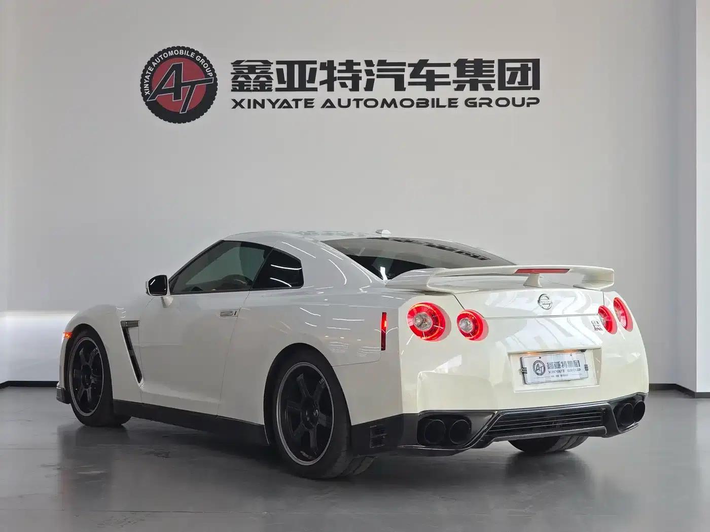 2012 Nissan GT-R 3.8T US Spec — миниатюра 5