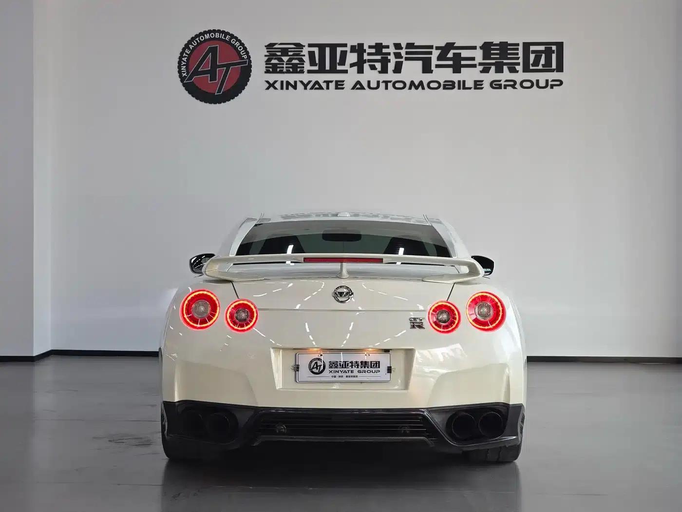 2012 Nissan GT-R 3.8T US Spec — миниатюра 6