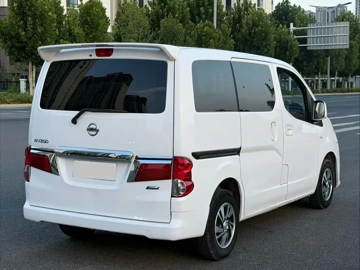 Nissan NV200 2018 1.6L CVT Premium Edition — миниатюра 9