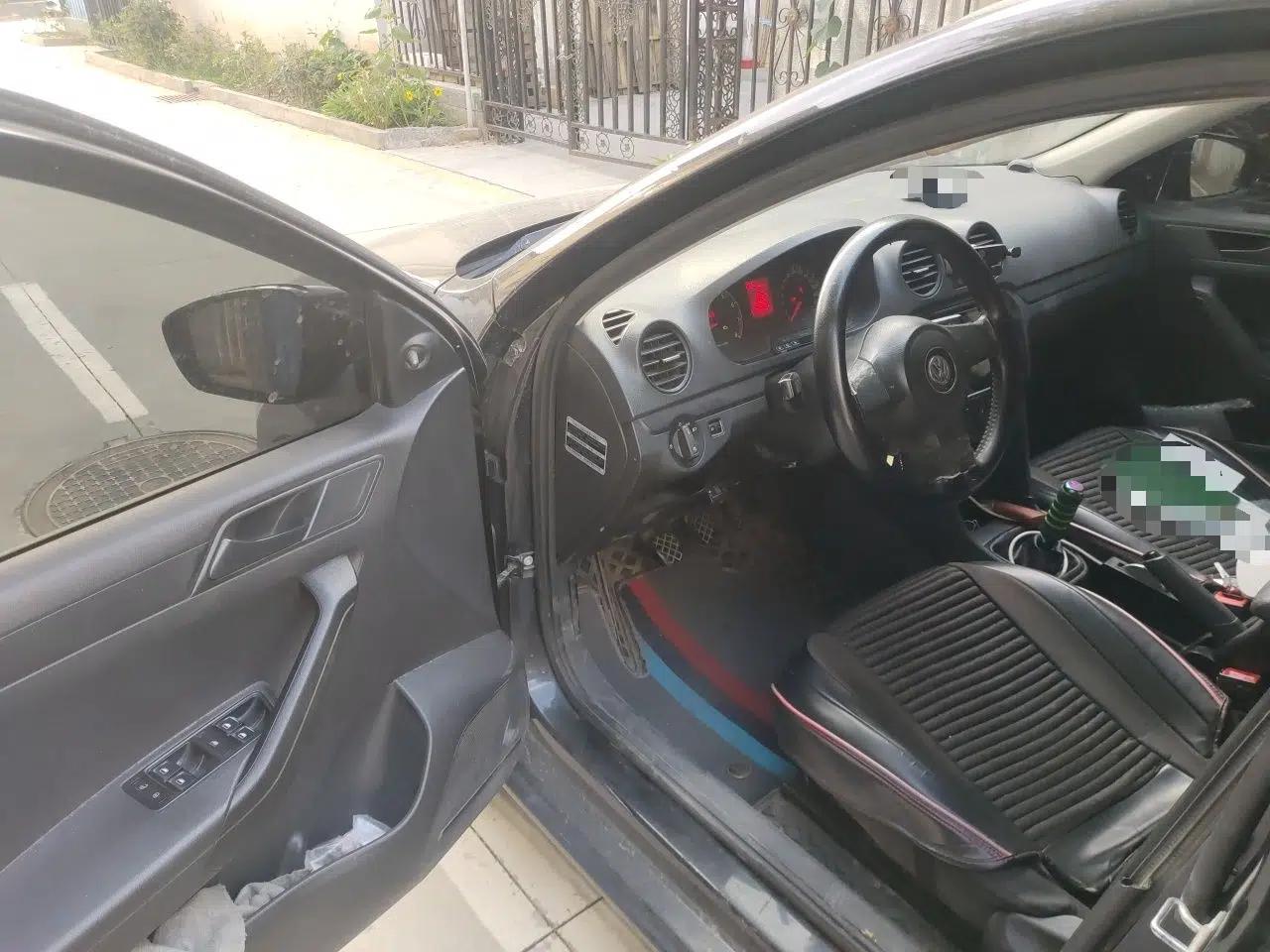 Volkswagen Jetta 2013 1.6L Manual Fashion Edition — миниатюра 16