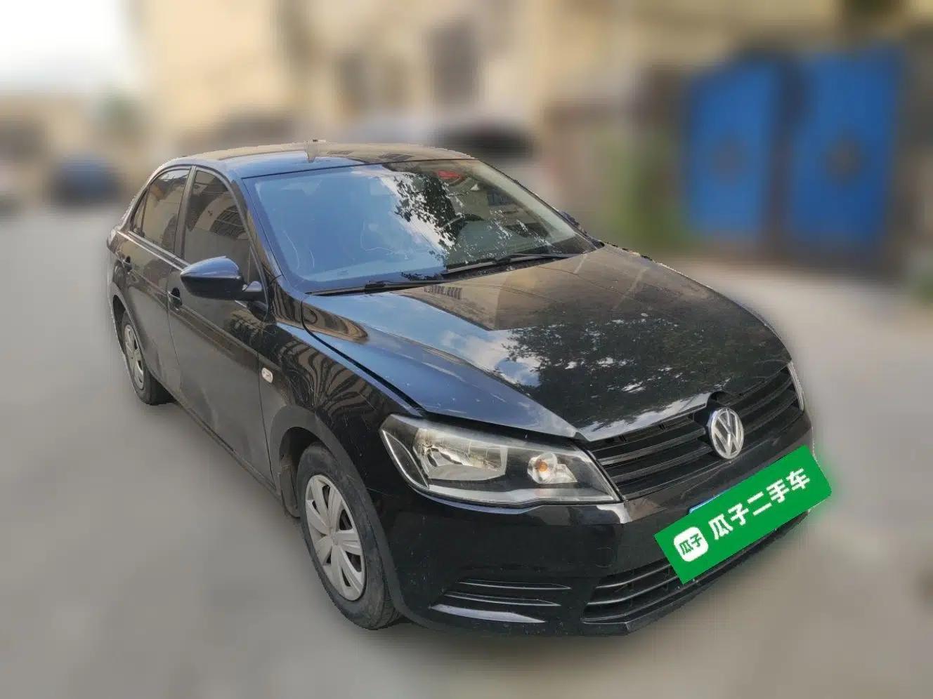 Volkswagen Jetta 2013 1.6L Manual Fashion Edition — миниатюра 3