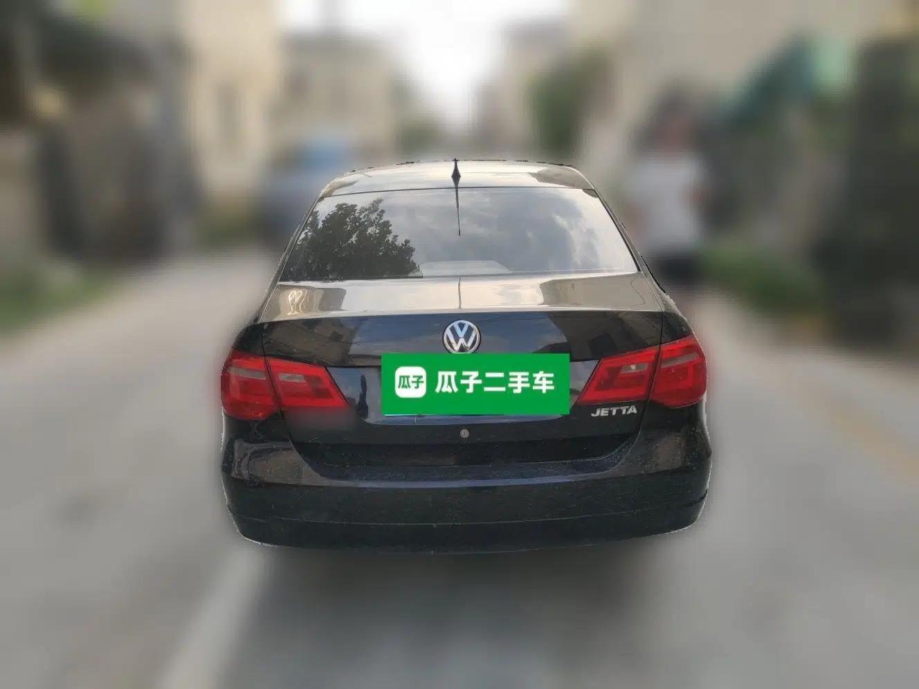 Volkswagen Jetta 2013 1.6L Manual Fashion Edition — миниатюра 5