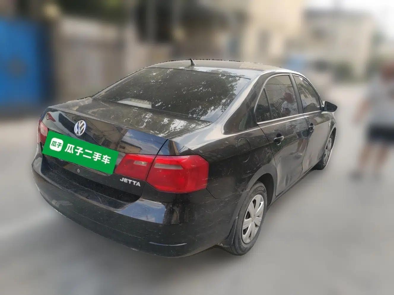 Volkswagen Jetta 2013 1.6L Manual Fashion Edition — миниатюра 6