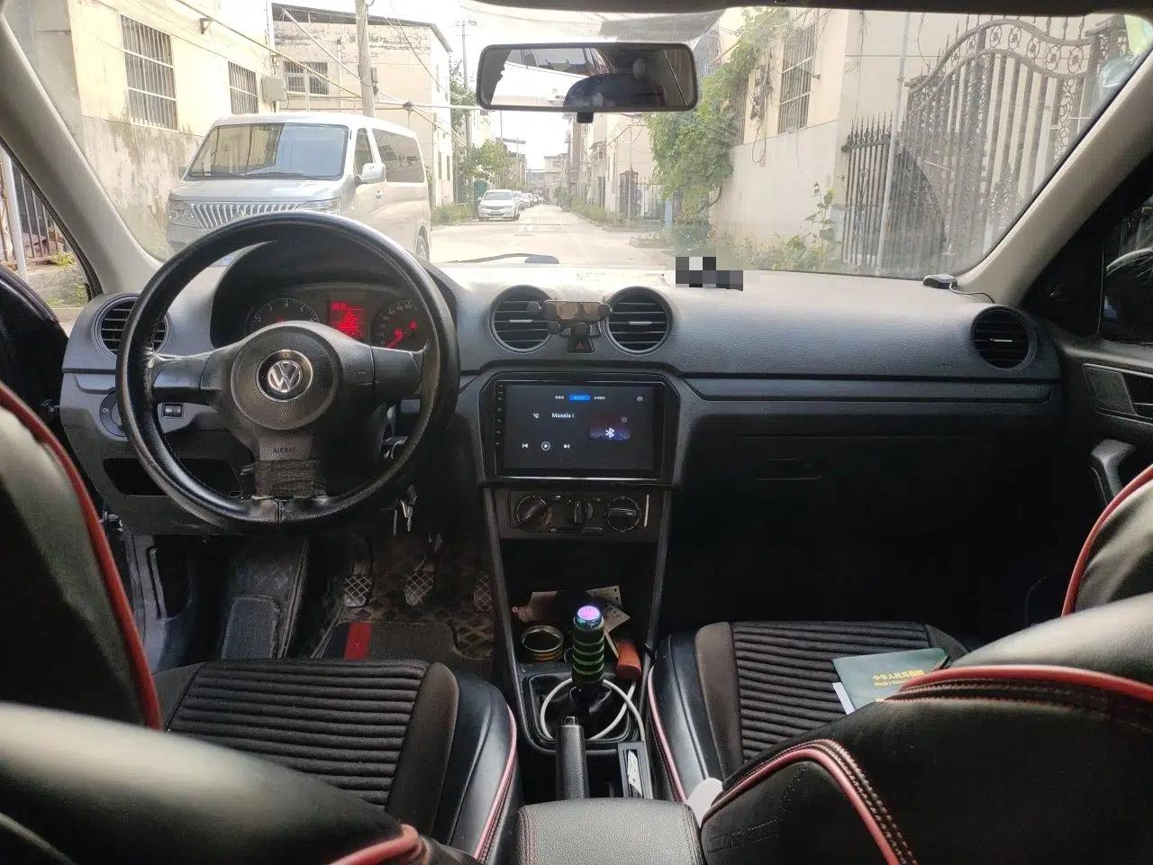 Volkswagen Jetta 2013 1.6L Manual Fashion Edition — миниатюра 9