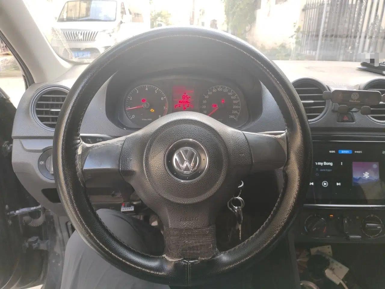 Volkswagen Jetta 2013 1.6L Manual Fashion Edition — миниатюра 10