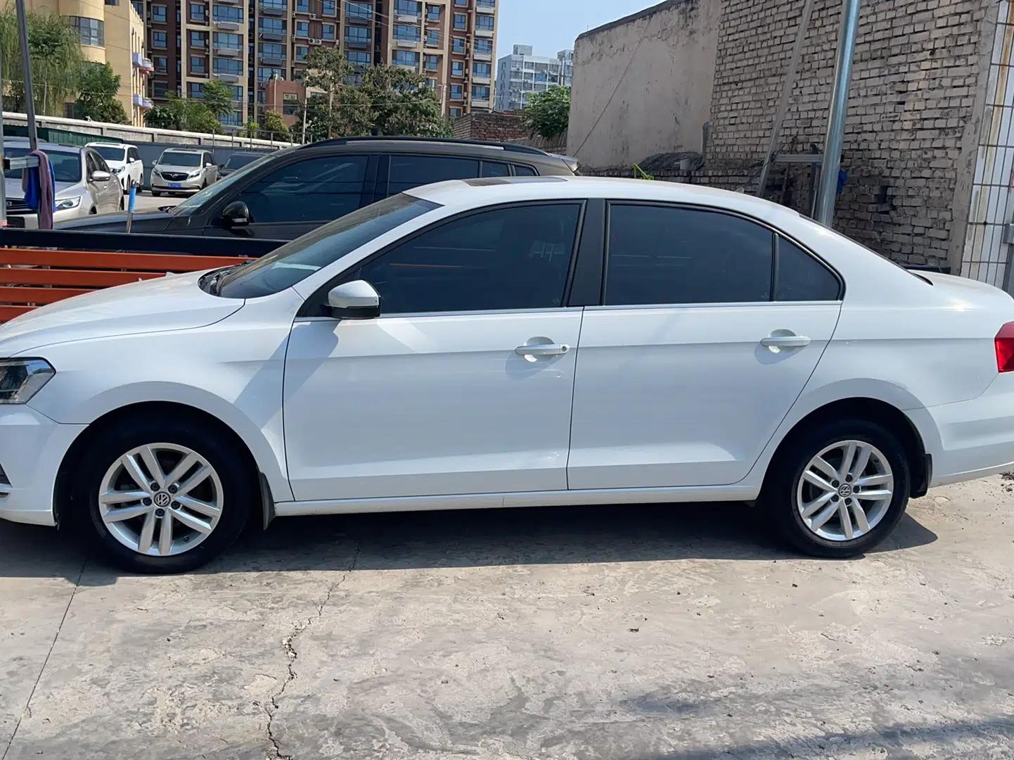 Volkswagen Jetta 2017 1.4L Manual Comfort Model — миниатюра 4