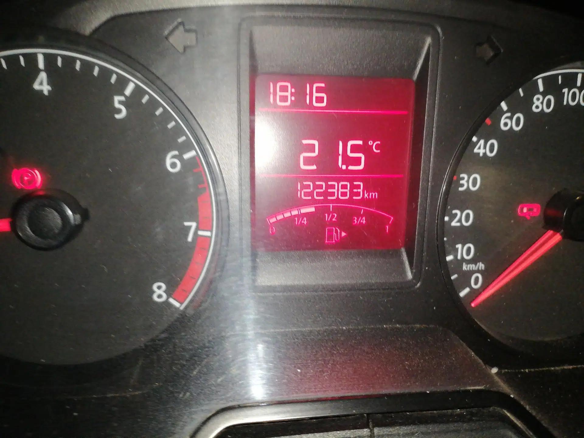 Volkswagen Jetta 2015 1.6L Manual Fashion Edition — миниатюра 12