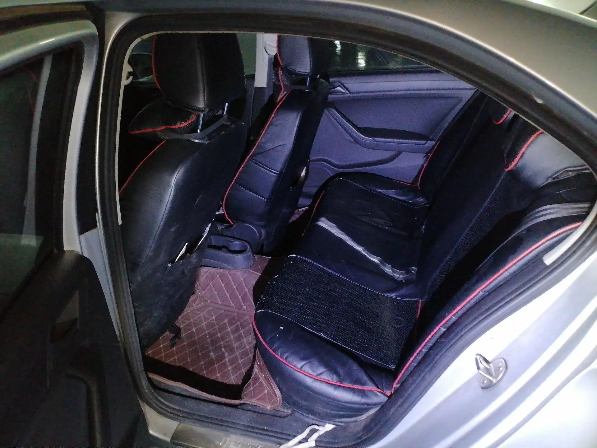 Volkswagen Jetta 2015 1.6L Manual Fashion Edition — миниатюра 17