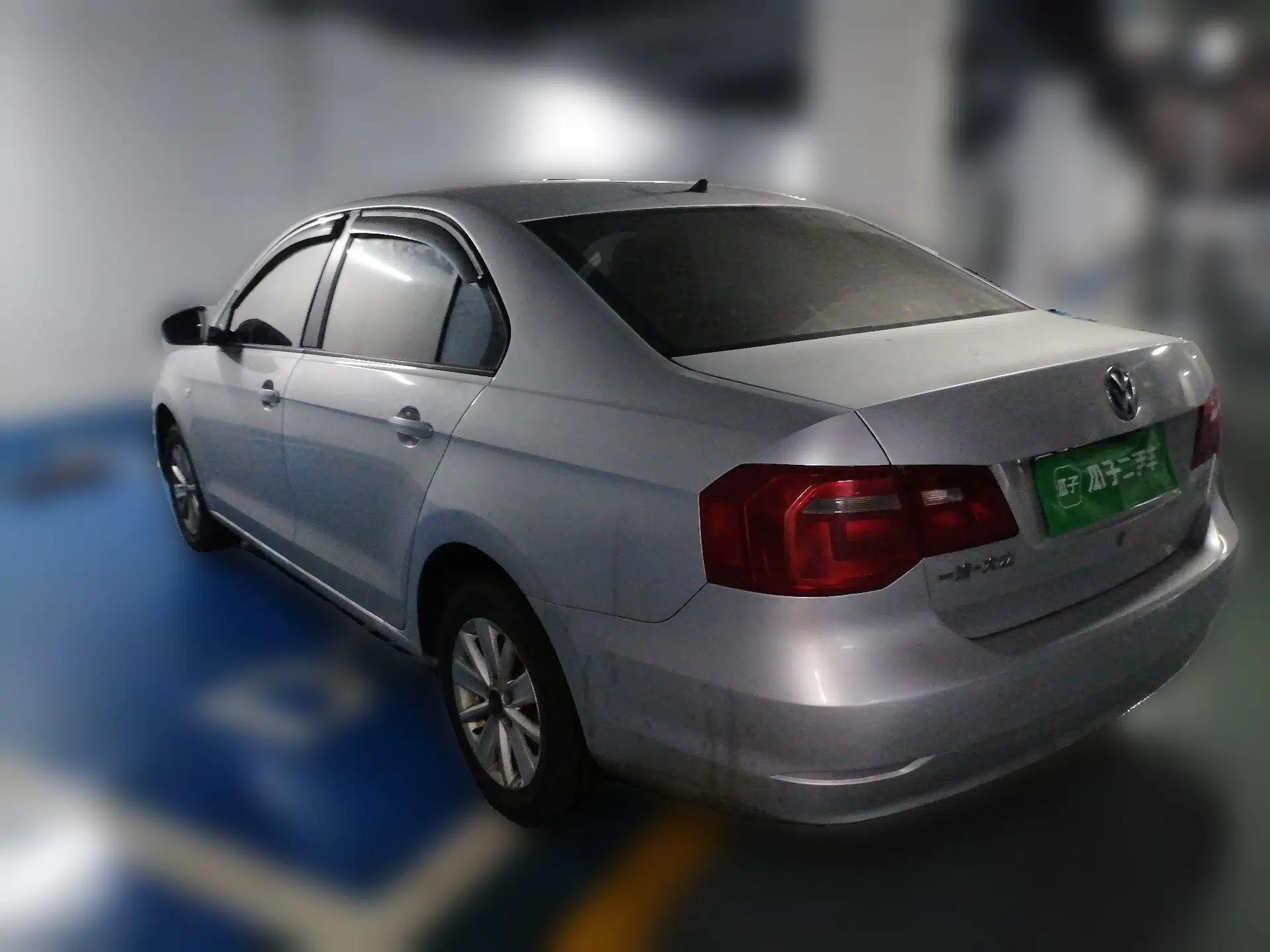 Volkswagen Jetta 2015 1.6L Manual Fashion Edition — миниатюра 4