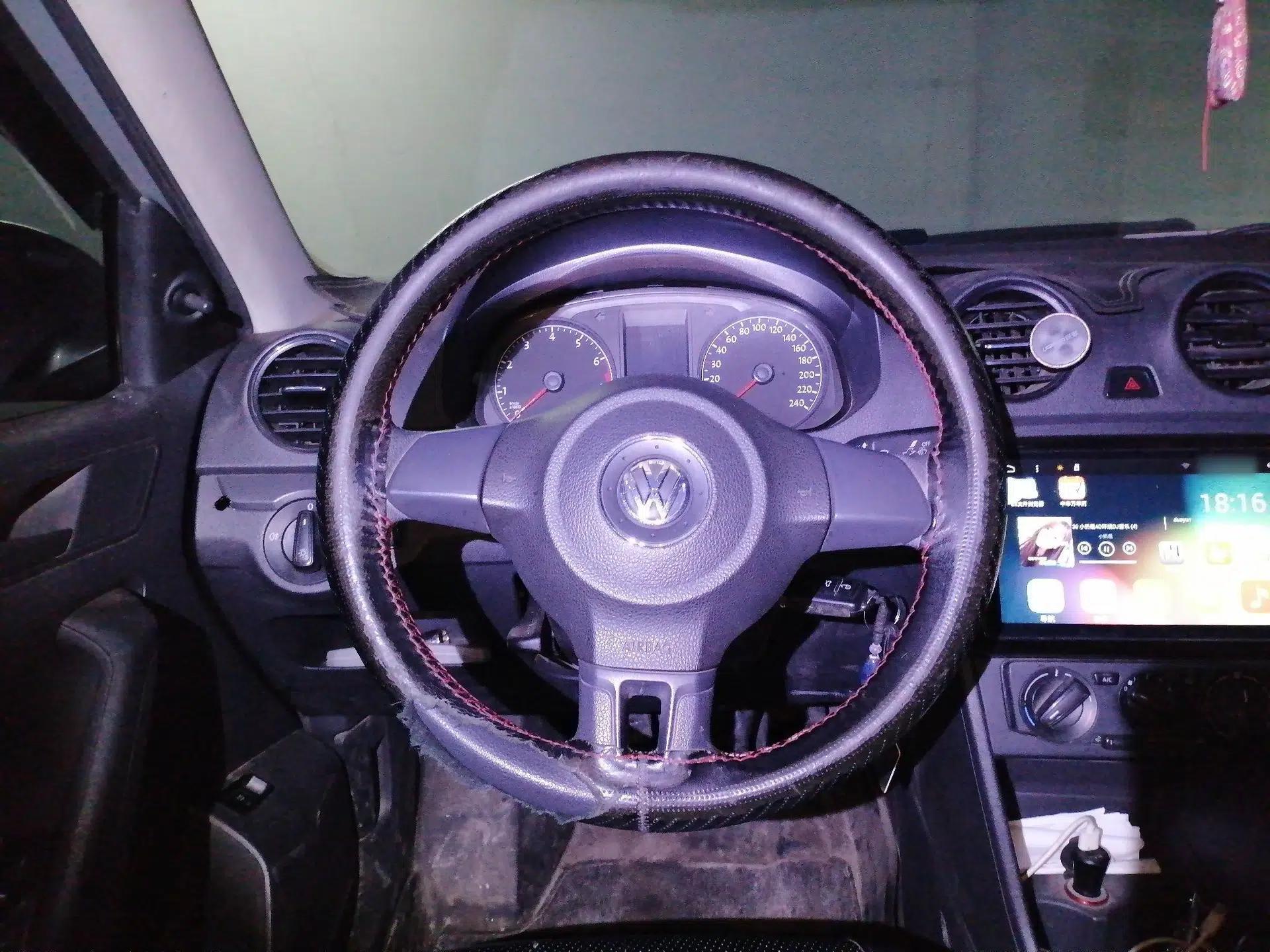 Volkswagen Jetta 2015 1.6L Manual Fashion Edition — миниатюра 10