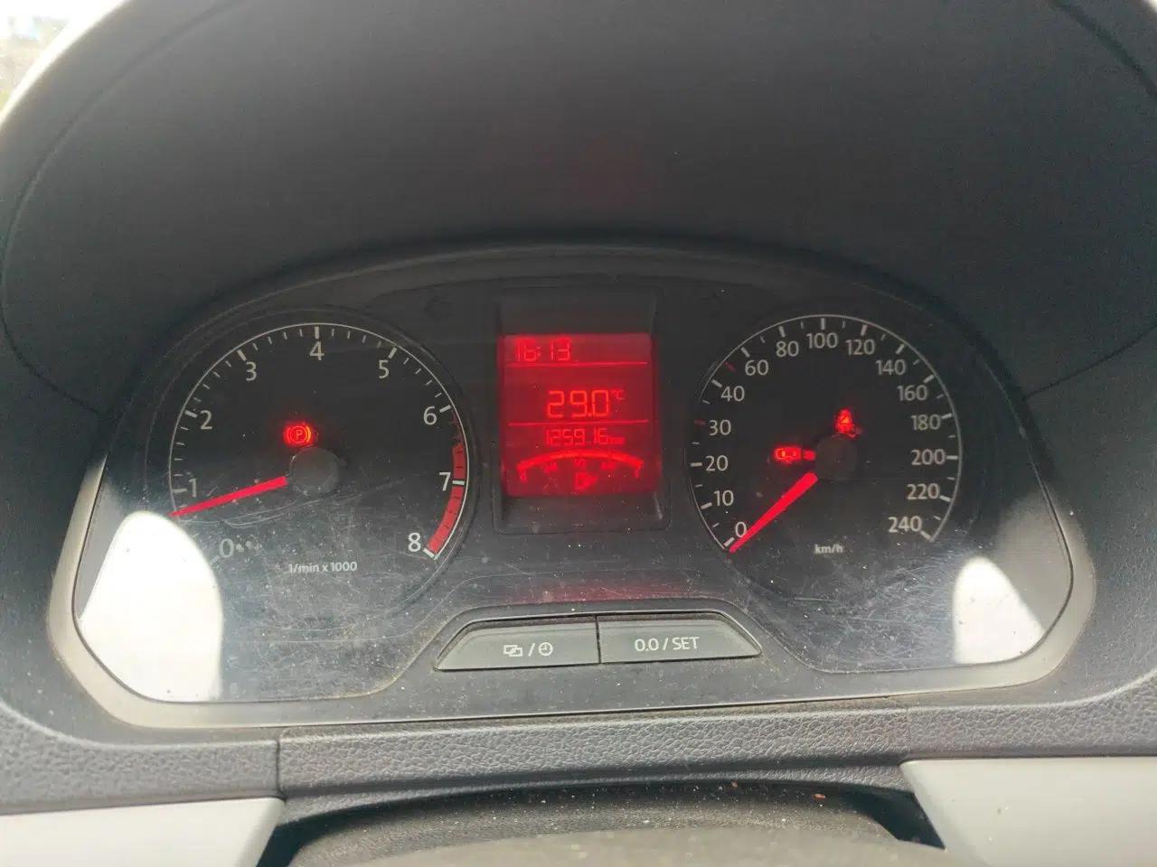 Volkswagen Jetta 2013 1.6L Manual Comfort Model — миниатюра 11