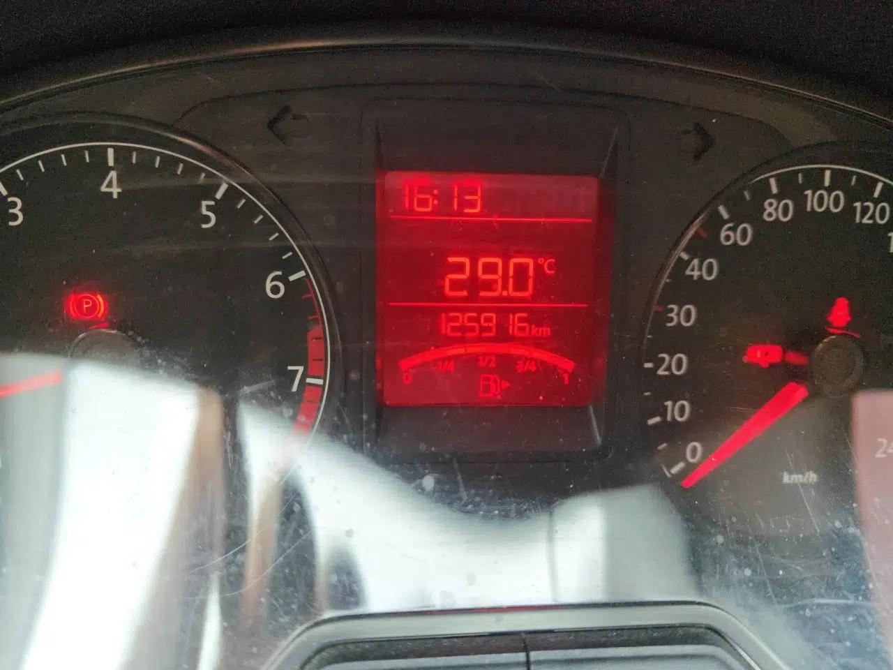 Volkswagen Jetta 2013 1.6L Manual Comfort Model — миниатюра 12