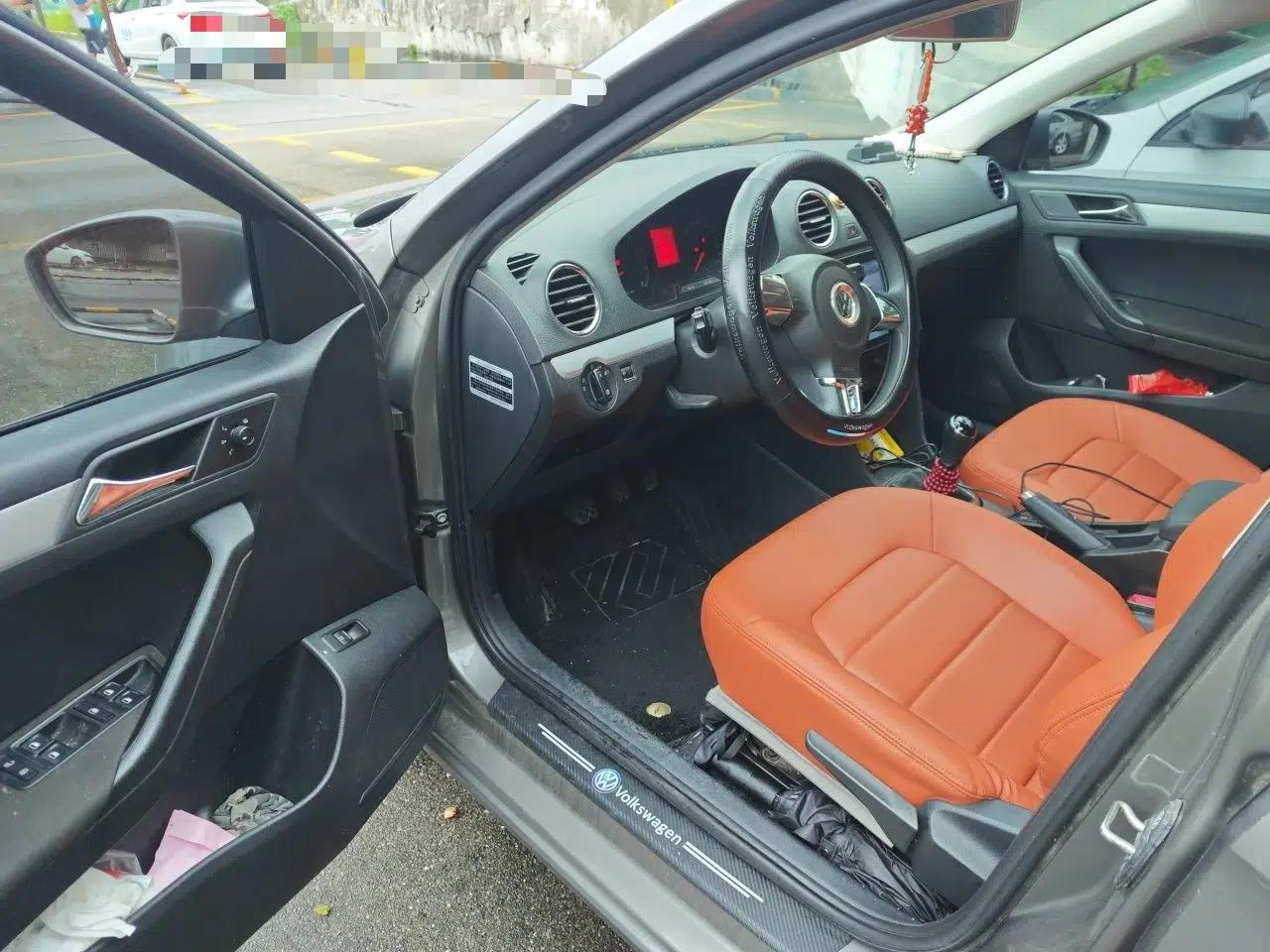 Volkswagen Jetta 2013 1.6L Manual Comfort Model — миниатюра 16