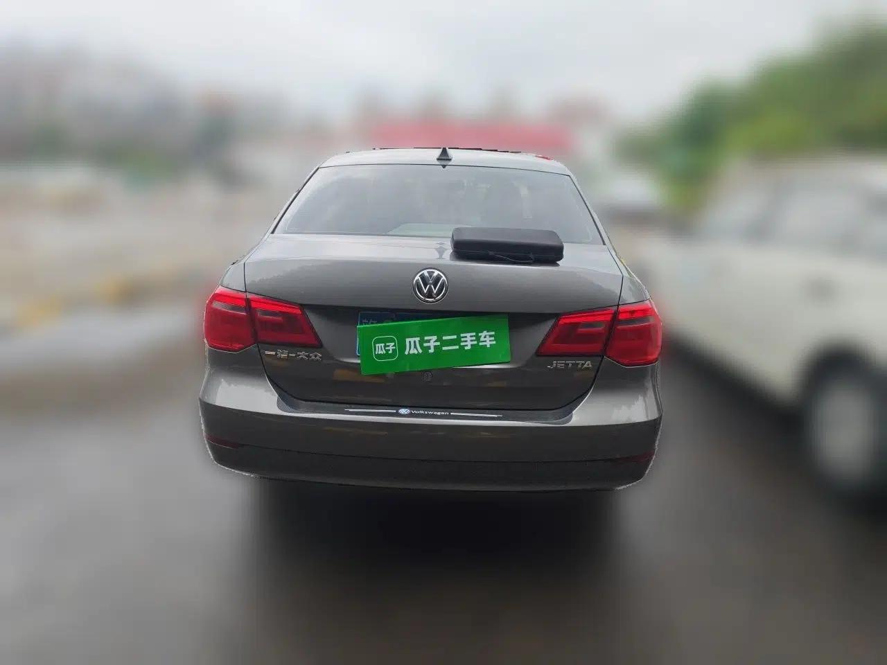 Volkswagen Jetta 2013 1.6L Manual Comfort Model — миниатюра 5