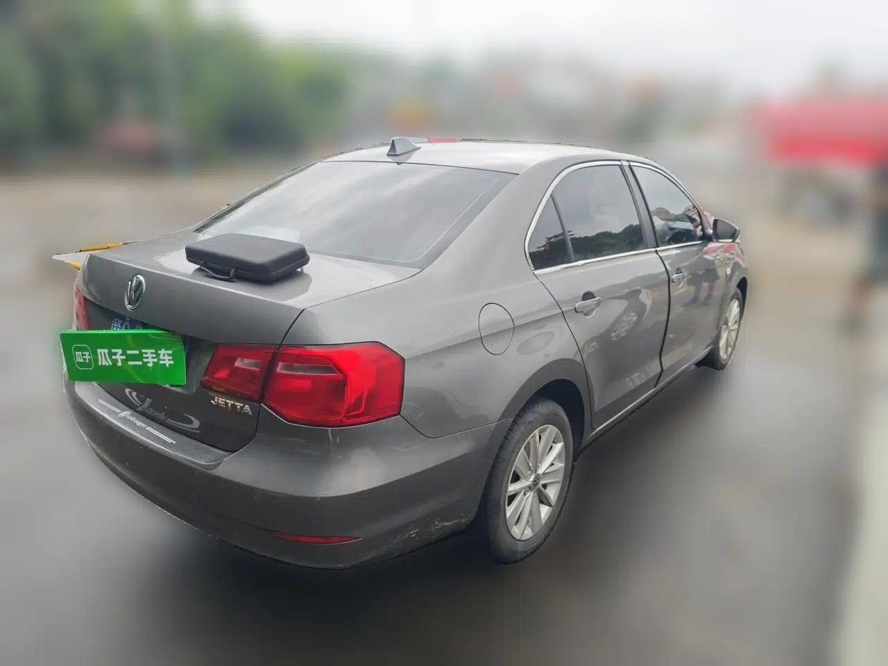 Volkswagen Jetta 2013 1.6L Manual Comfort Model — миниатюра 6