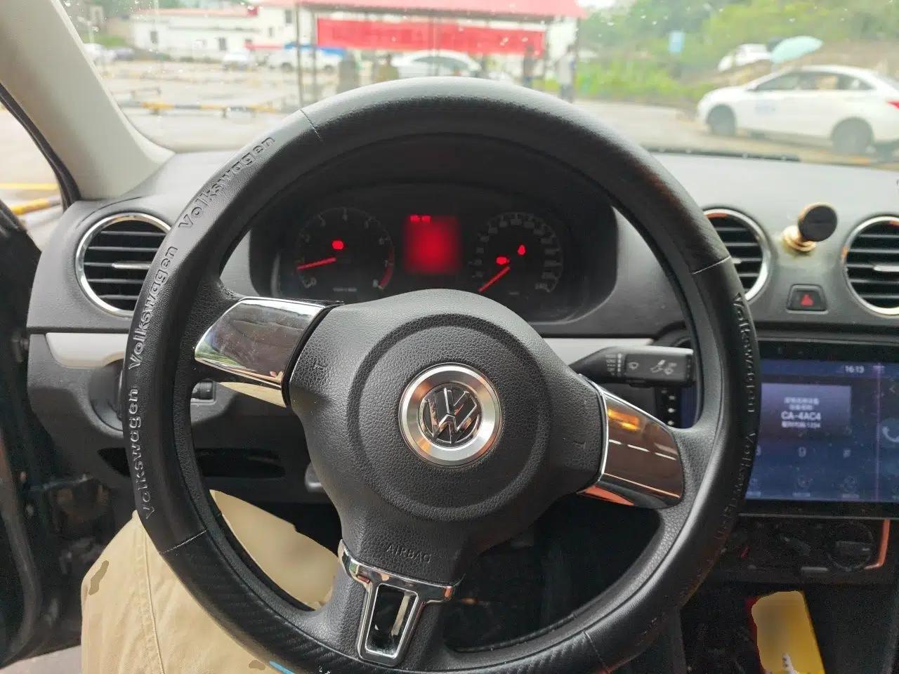 Volkswagen Jetta 2013 1.6L Manual Comfort Model — миниатюра 10