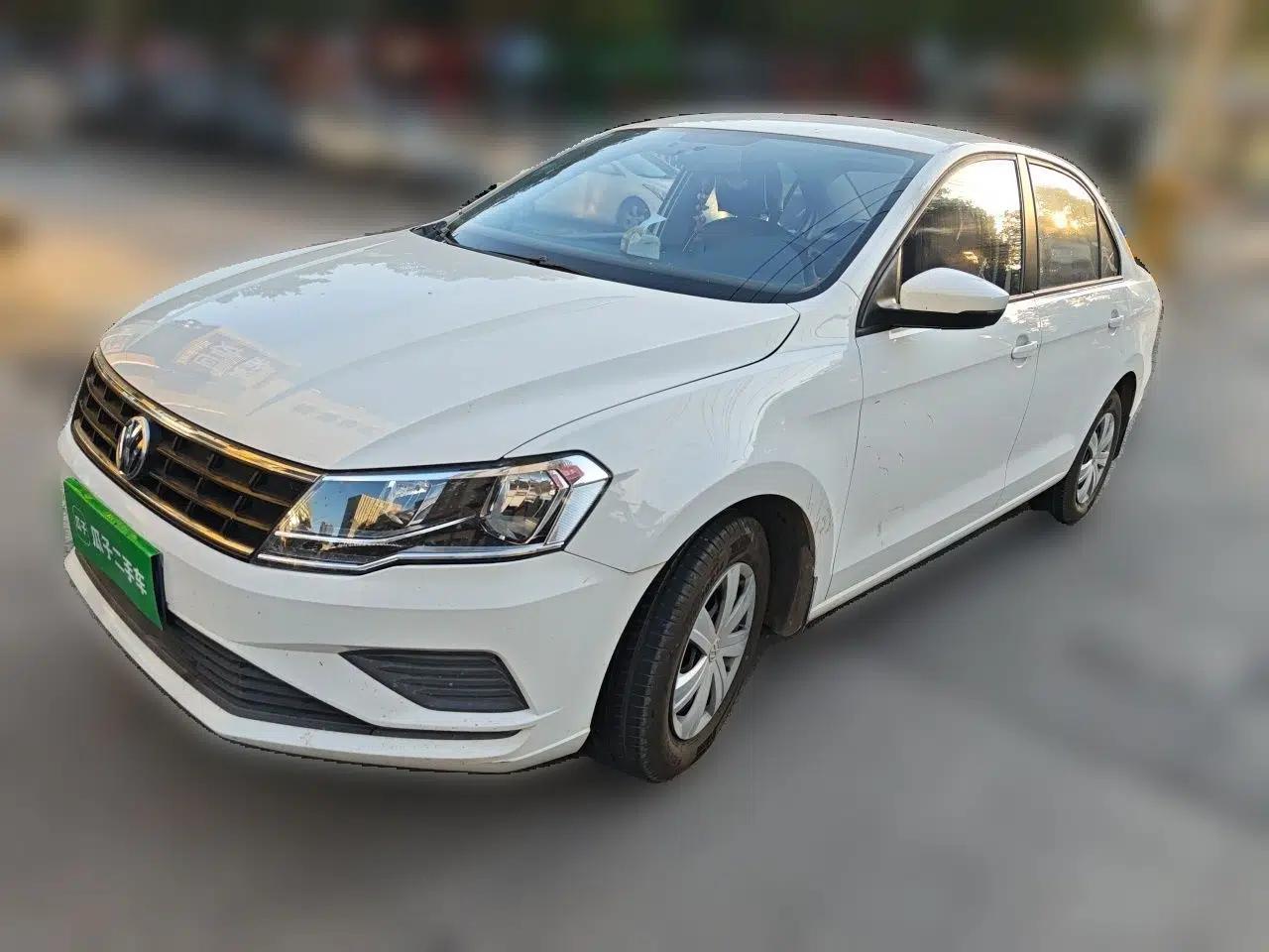 Volkswagen Jetta 2017 1.5L Manual Fashion Edition — миниатюра 1