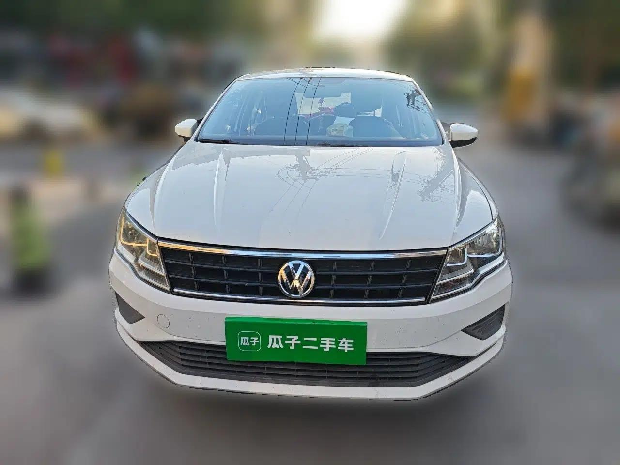 Volkswagen Jetta 2017 1.5L Manual Fashion Edition — миниатюра 2