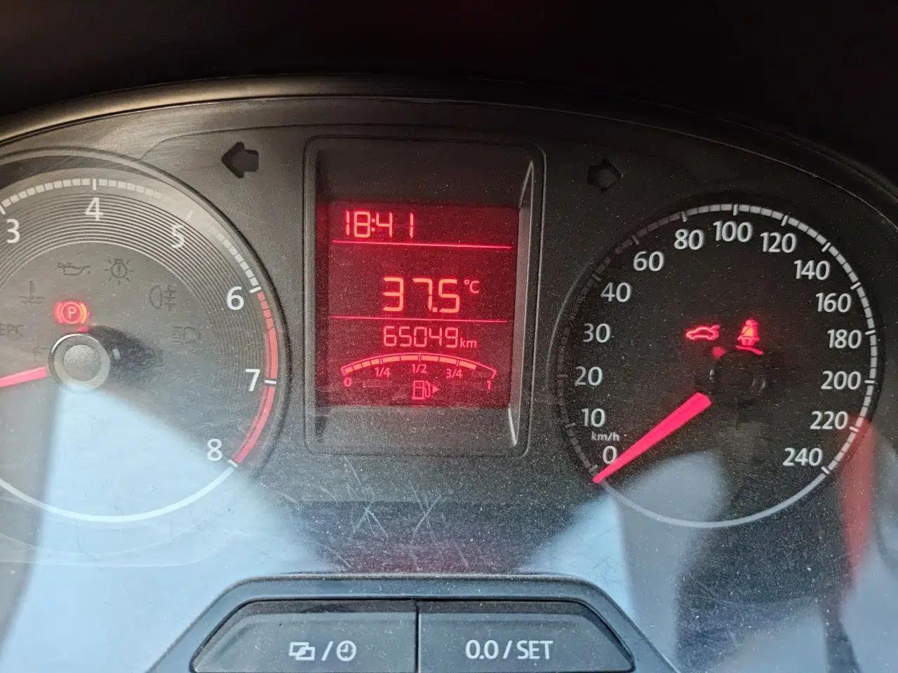 Volkswagen Jetta 2017 1.5L Manual Fashion Edition — миниатюра 12