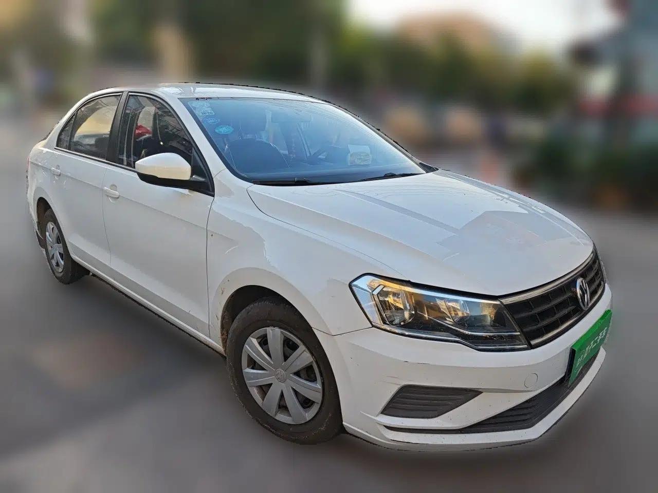 Volkswagen Jetta 2017 1.5L Manual Fashion Edition — миниатюра 3