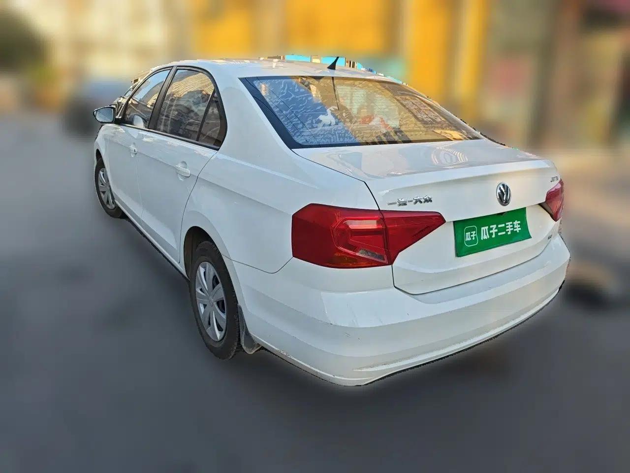Volkswagen Jetta 2017 1.5L Manual Fashion Edition — миниатюра 4