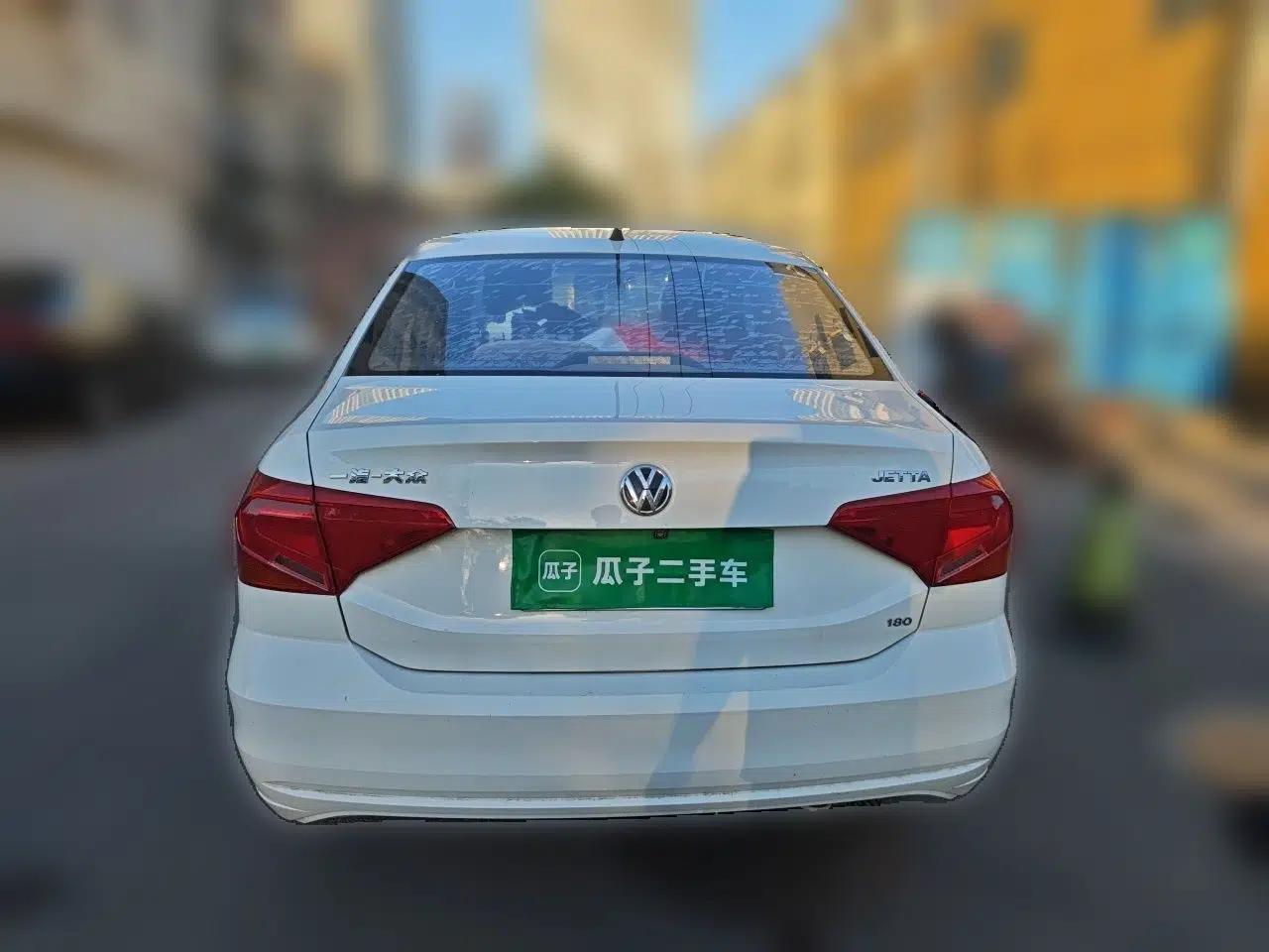 Volkswagen Jetta 2017 1.5L Manual Fashion Edition — миниатюра 5