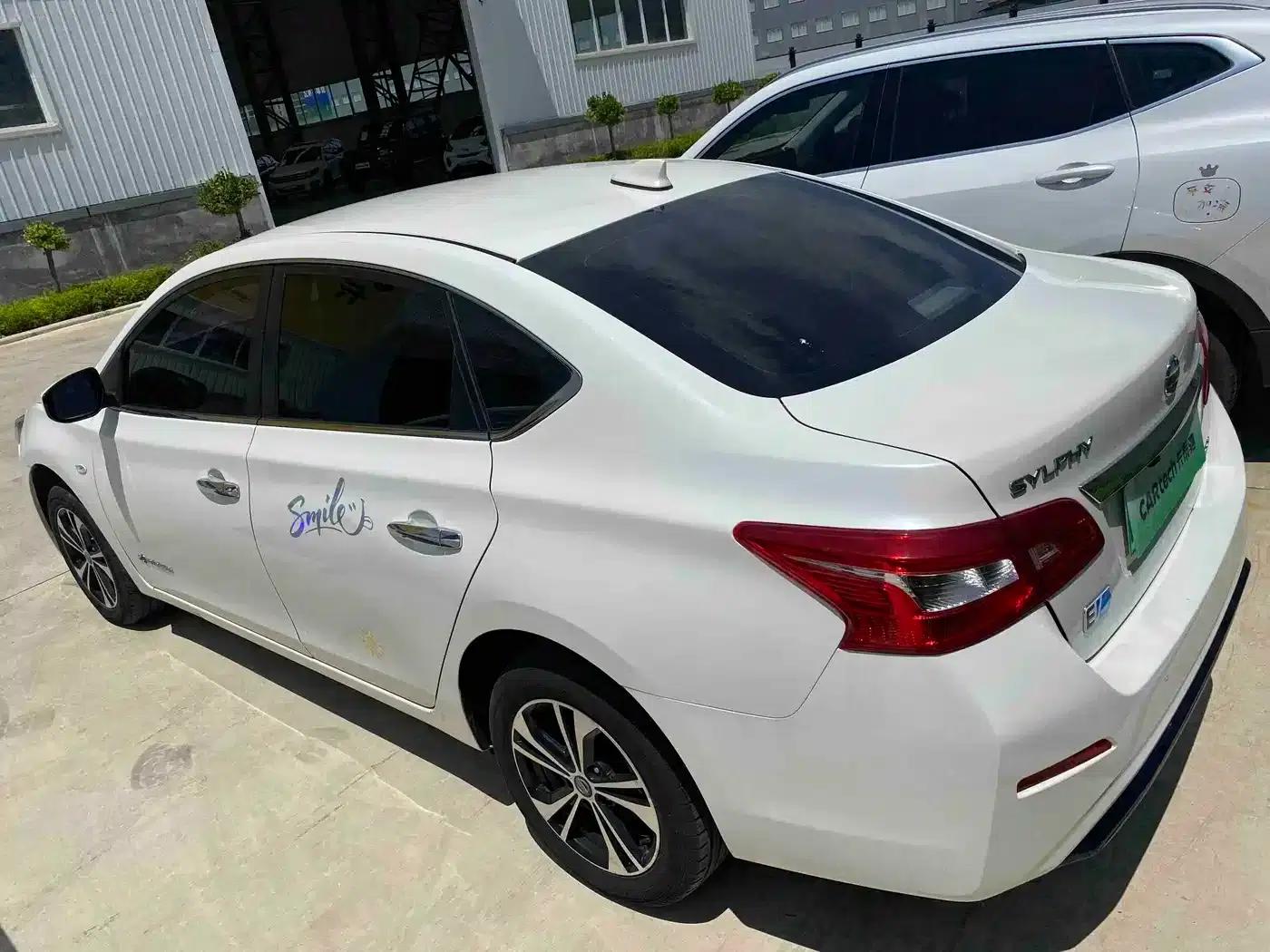 Nissan Sylphy EV 2018 Smart Edition — миниатюра 3