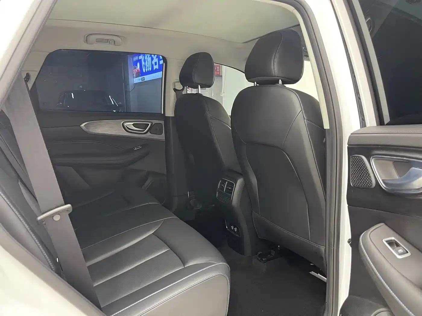 Roewe RX5 2025 PLUS 330TGI Automatic Trendsetting Smart Edition — миниатюра 12