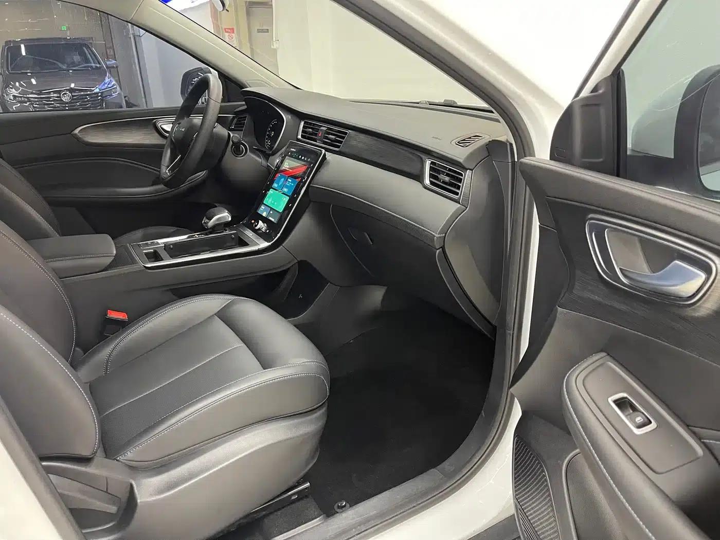 Roewe RX5 2025 PLUS 330TGI Automatic Trendsetting Smart Edition — миниатюра 10