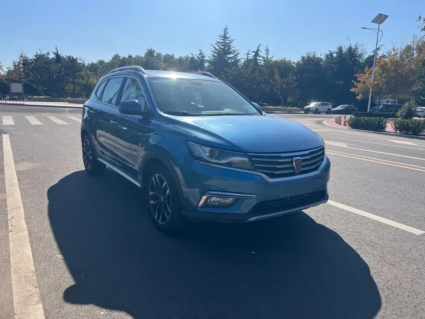 Roewe RX5 2016 30T 2WD Automatic Internet Smart Edition — миниатюра 3