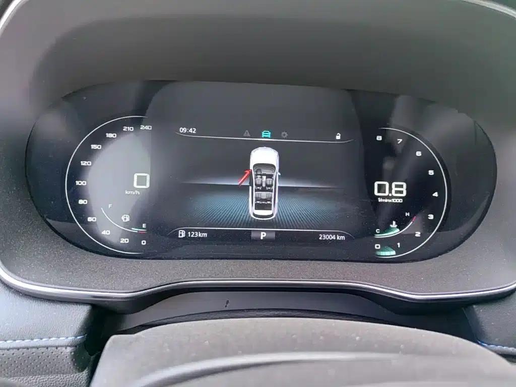 Roewe RX5 2023 PLUS 330TGI Automatic Trendsetting Smart Edition — миниатюра 12