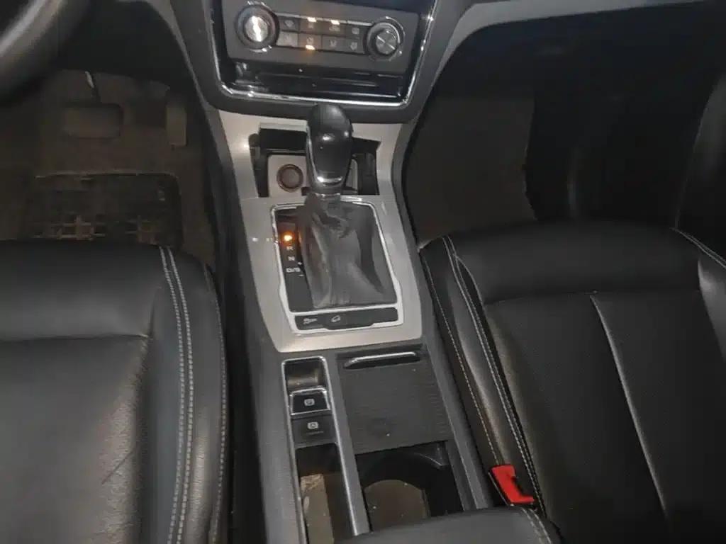 Roewe RX5 2016 20T Two-Wheel Drive Automatic Flagship Edition — миниатюра 14