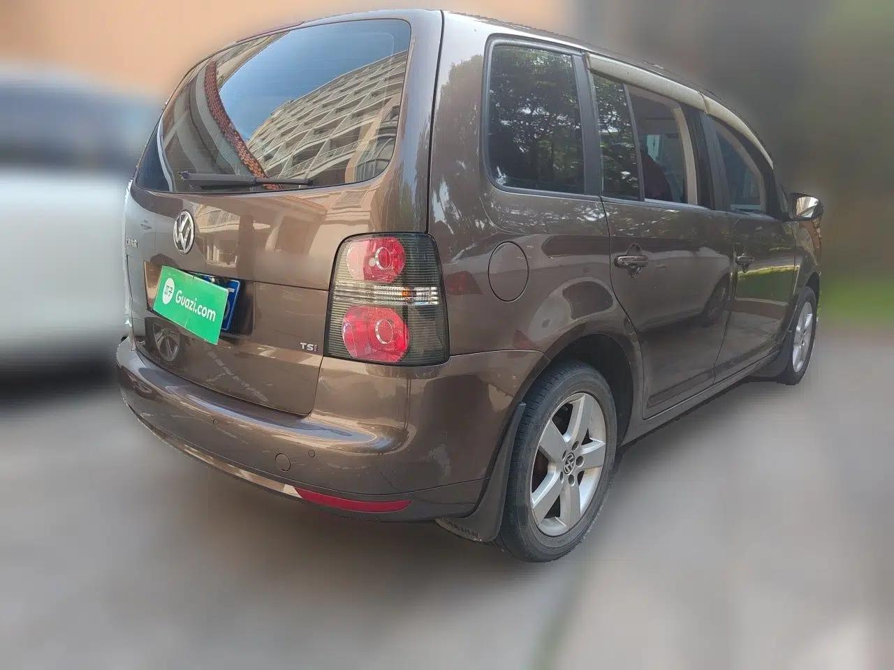 Volkswagen Touran 2013 1.4T Manual Fashion Edition 5 Seats — миниатюра 6