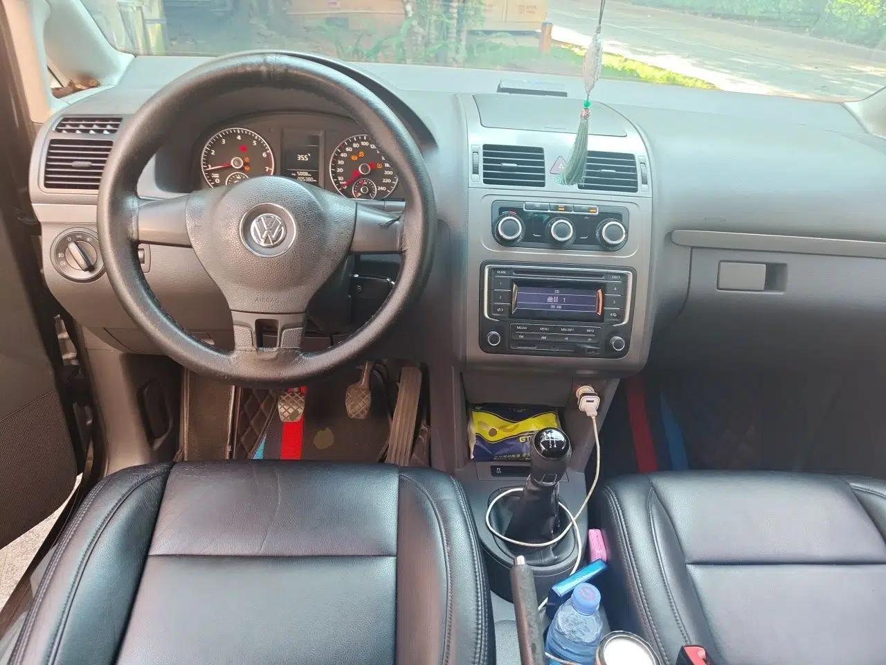 Volkswagen Touran 2013 1.4T Manual Fashion Edition 5 Seats — миниатюра 9