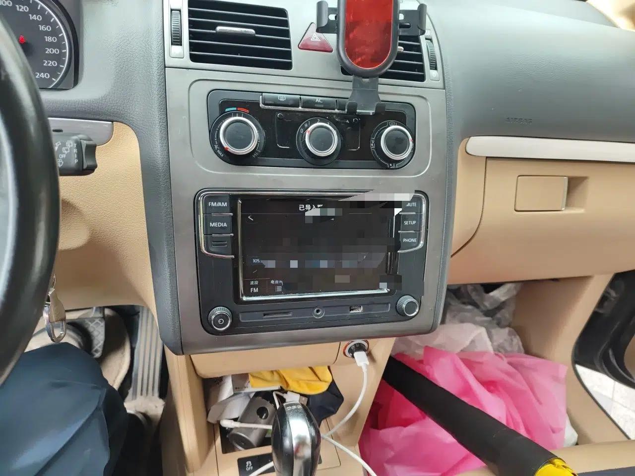 Volkswagen Touran 2011 1.4T DSG Zhiya Edition 5 Seats — миниатюра 13