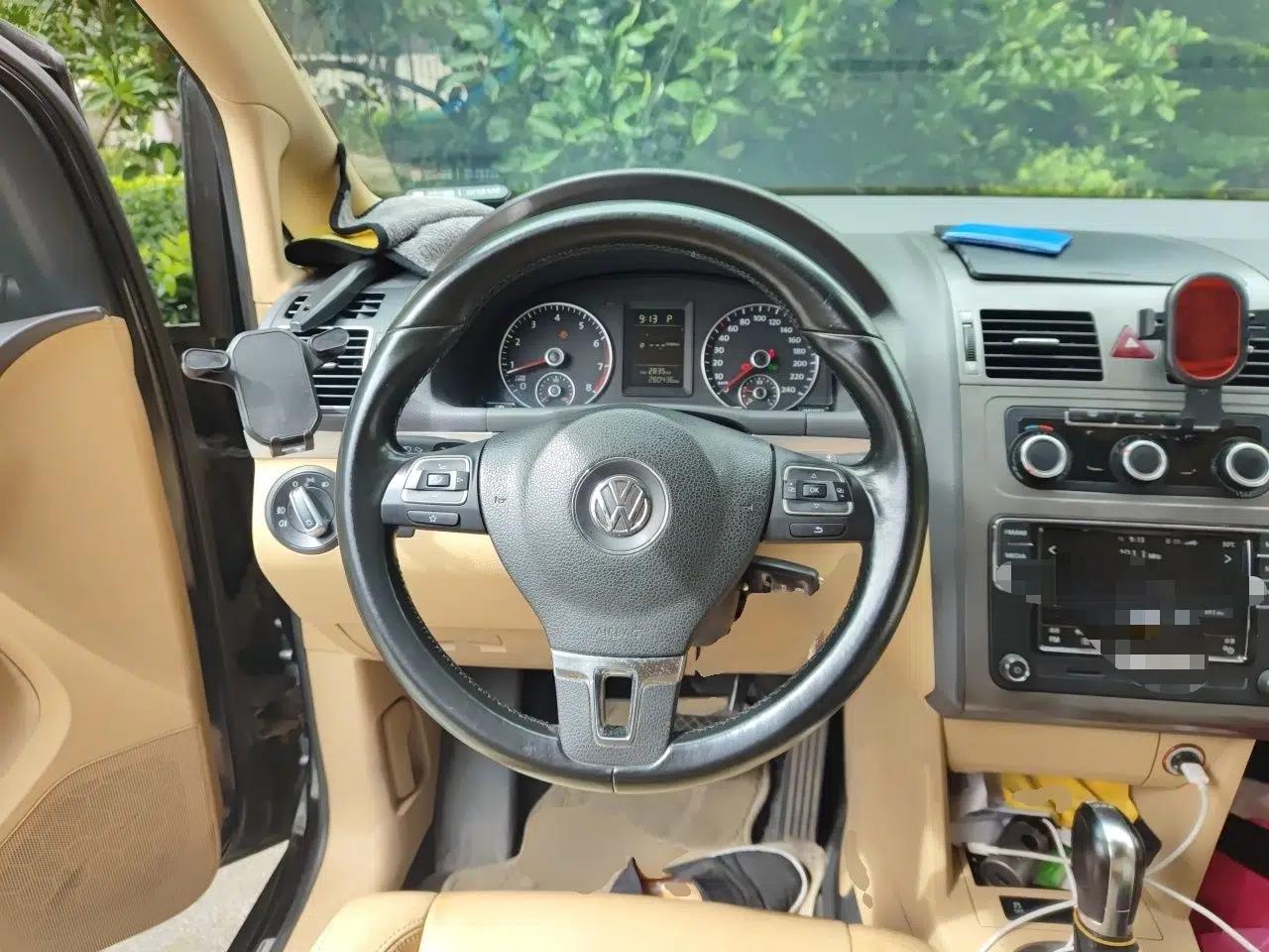 Volkswagen Touran 2011 1.4T DSG Zhiya Edition 5 Seats — миниатюра 10