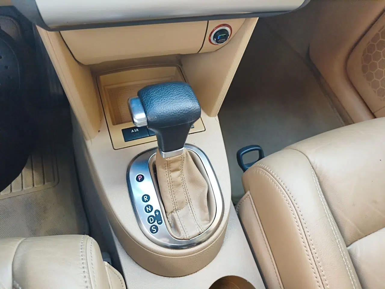 Volkswagen Touran 2008 2.0L Zhiya Edition Automatic 5 Seats — миниатюра 14