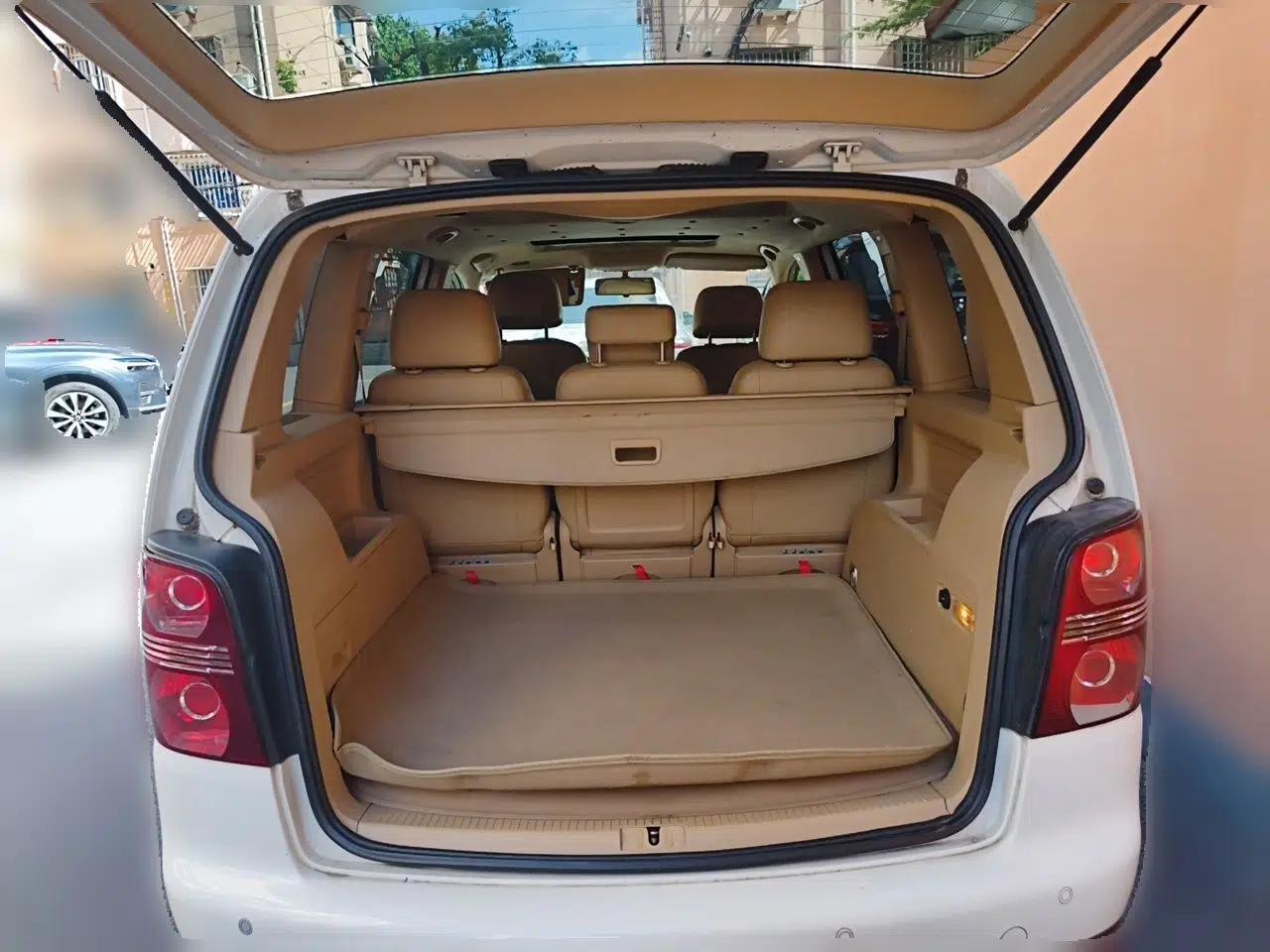 Volkswagen Touran 2008 2.0L Zhiya Edition Automatic 5 Seats — миниатюра 19